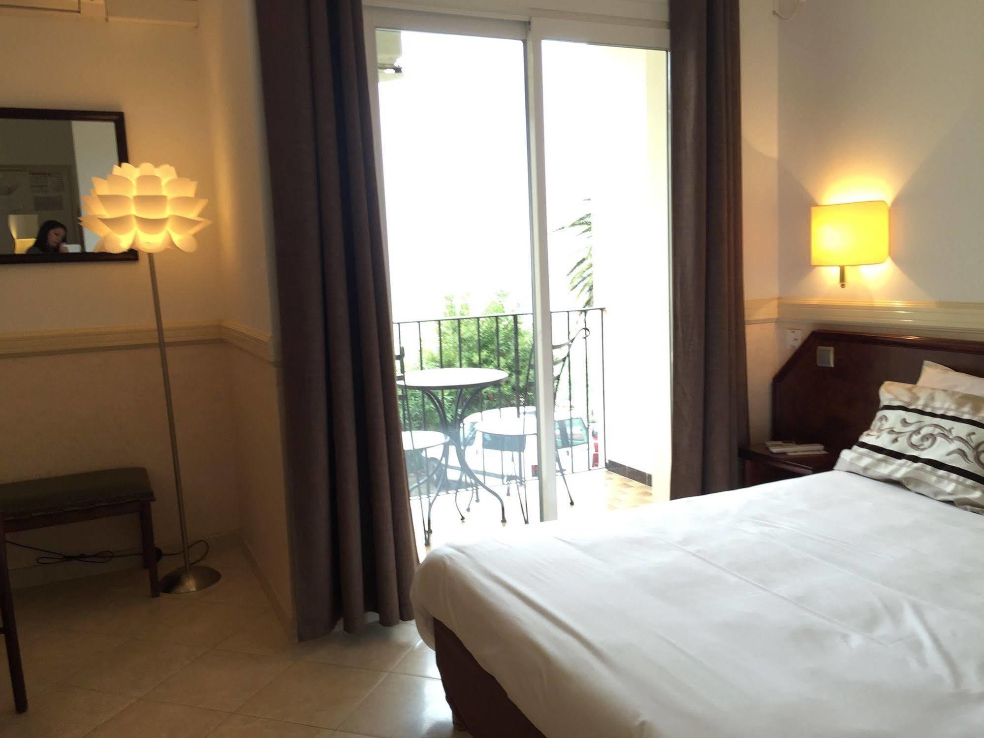 Hotel Des Roches 3*