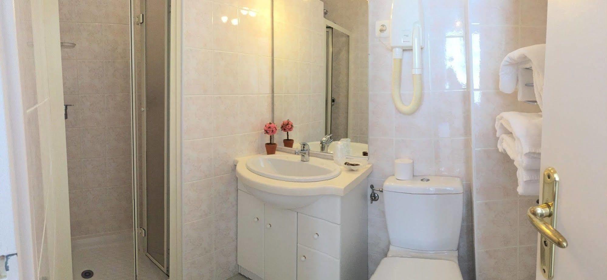 Des Roches Hotel 3*